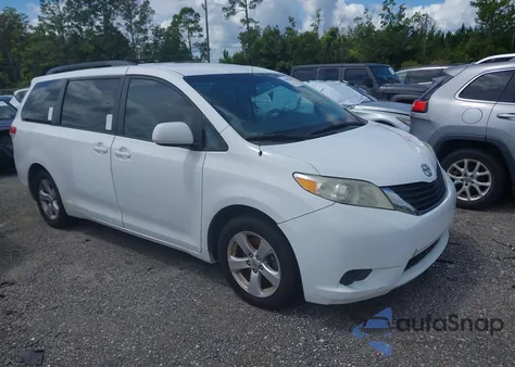 2011 Toyota Sienna Le V6 из США, поврежденный, VIN 5TDKK3DC1BS148909